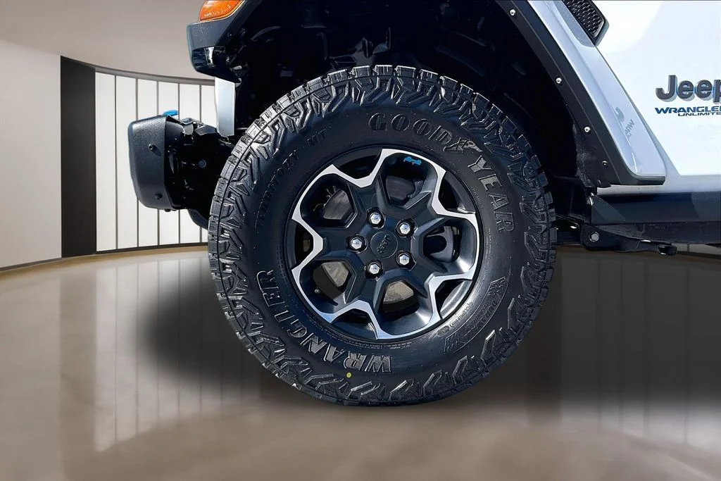 Used 2022 White Jeep Unlimited Rubicon 4xe image 32