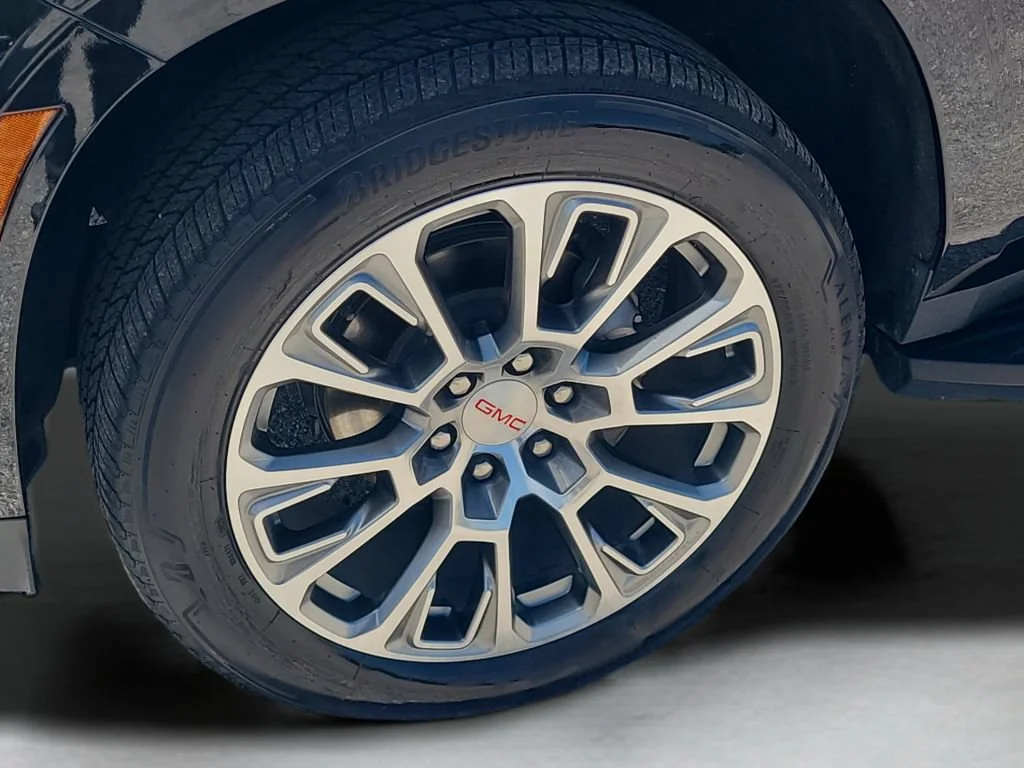 2025 GMC Yukon XL Denali - Photo 24