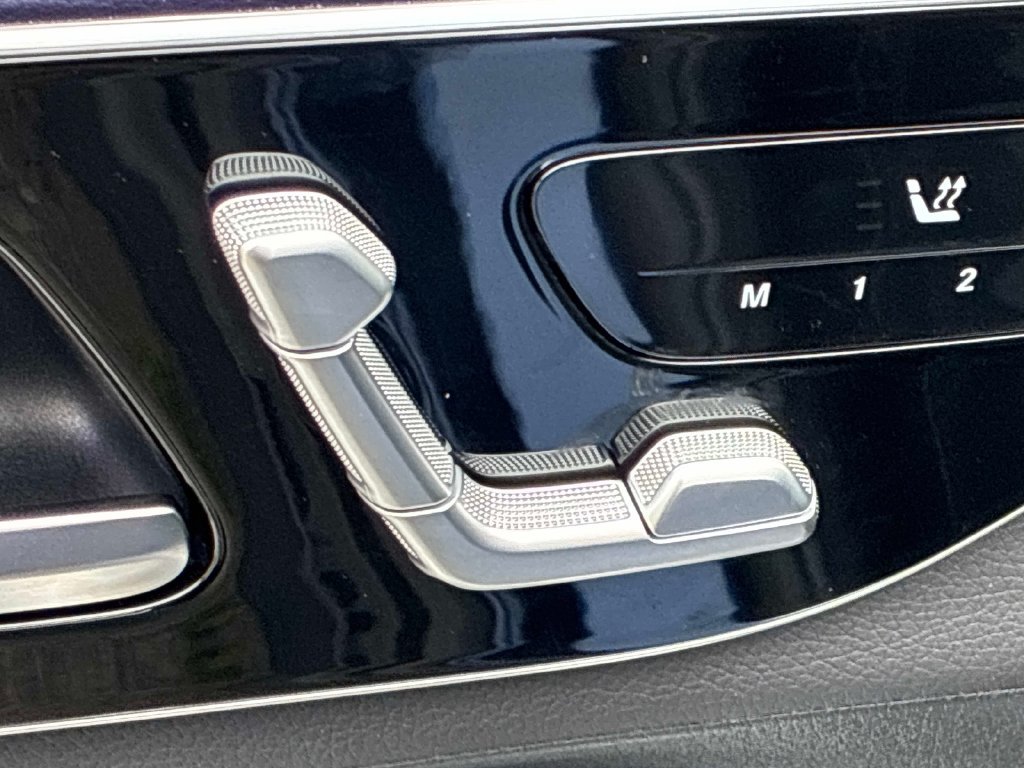 Used 2025  Mercedes-Benz GLC 300 image 22