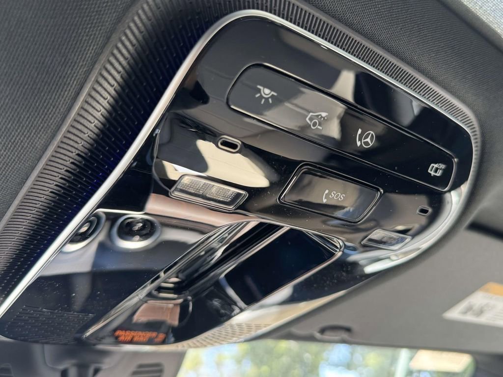 New 2026 Polar White Mercedes-Benz GLC 300 image 25