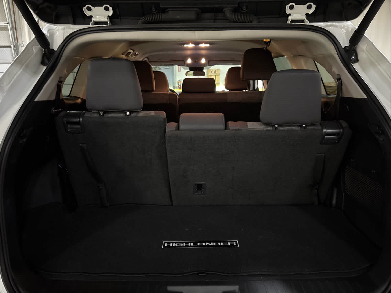 Used 2025 Wind Chill Pearl Toyota LE image 7