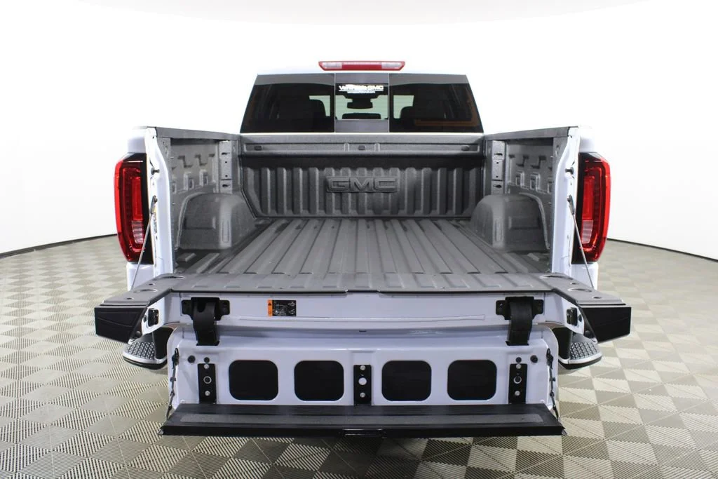 2026 GMC Sierra 1500 SLT - Photo 7