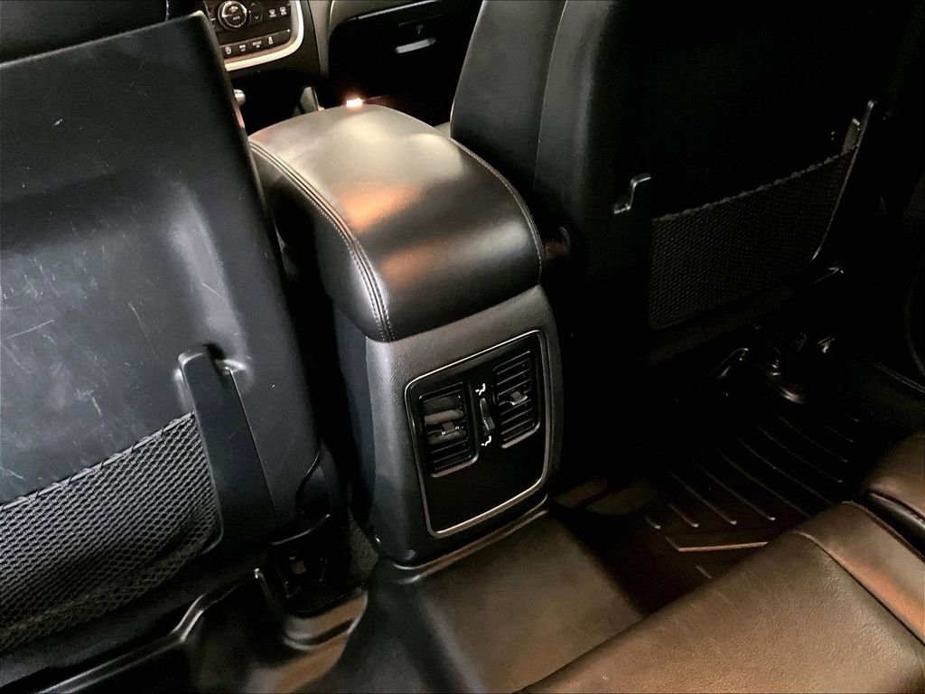 Used 2020 White Dodge SXT Plus image 29