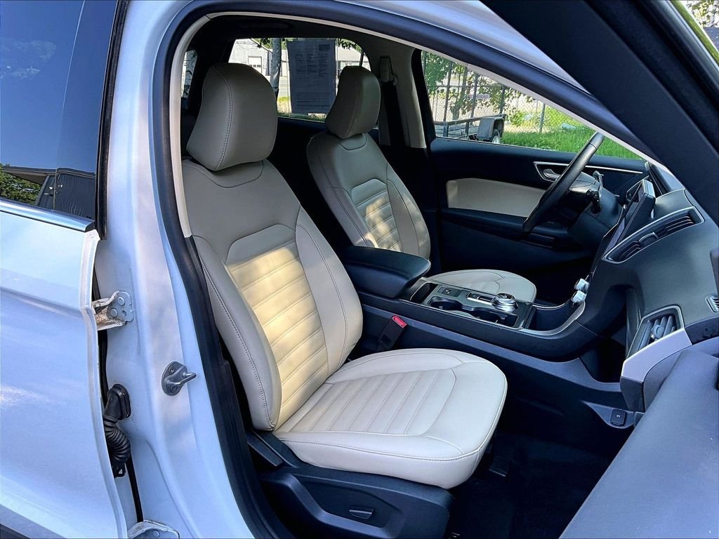 Used 2022 White Ford SEL image 11