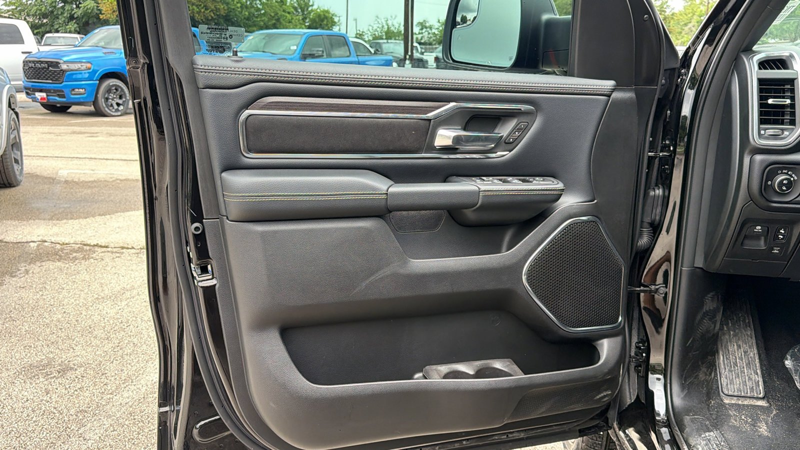 New 2026 Diamond Black Crystal Pearl-Coat Exterior Paint RAM Laramie image 9