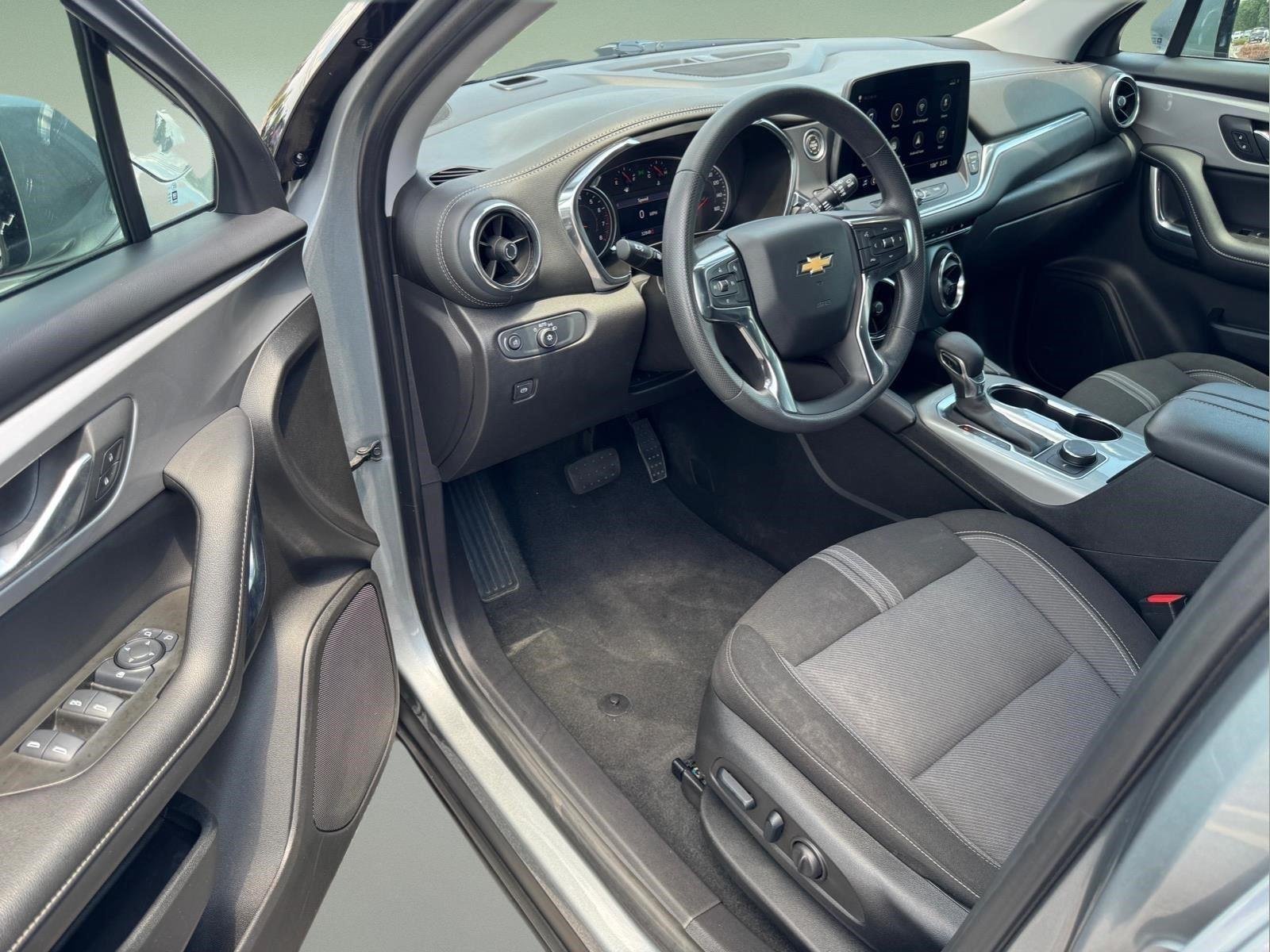 Used 2025 Sterling Gray Metallic Chevrolet LT image 9
