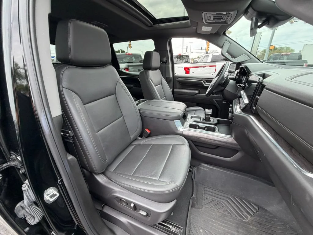 2024 Chevrolet Silverado 1500 LTZ - Photo 18
