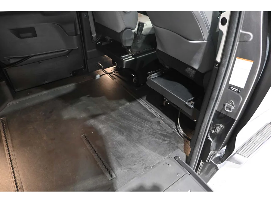 Used 2021 GRAY Toyota XLE Mobility Handicap Van image 19