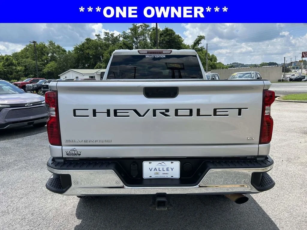 Used 2022 Silver Ice Metallic Chevrolet LT image 5