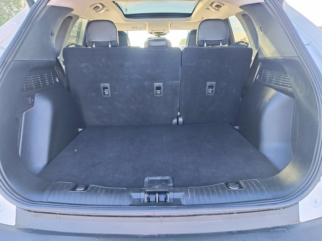 Used 2022 White Ford SEL image 9