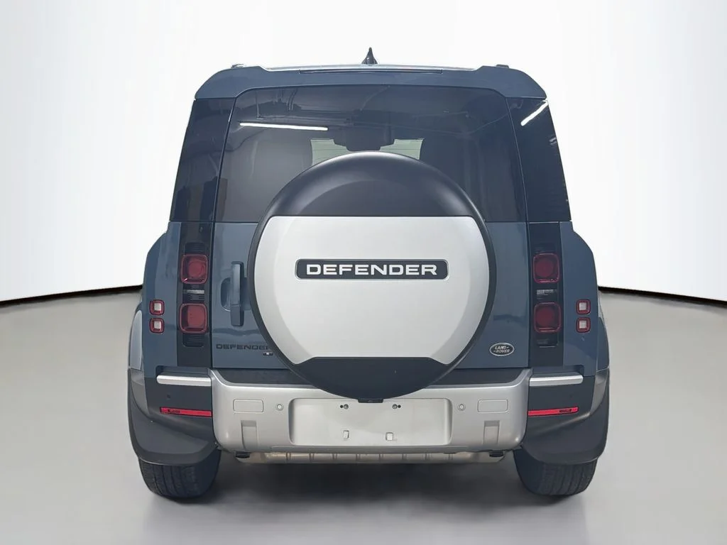 Used 2020 Tasman Blue Metallic Land Rover S image 10