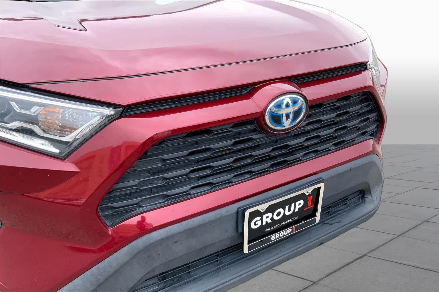 Used 2021 Ruby Flare Pearl Toyota Hybrid XLE image 30