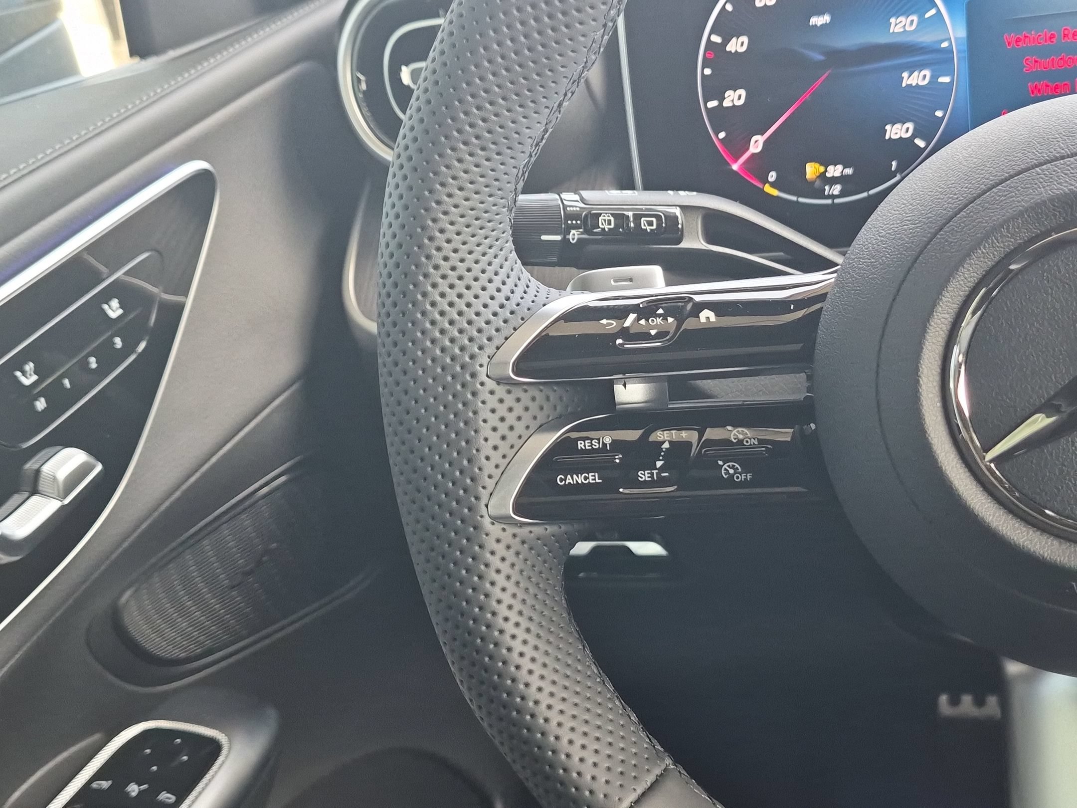 New 2026 Black Mercedes-Benz GLC 300 image 31