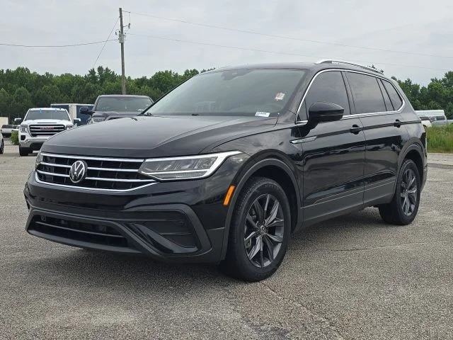 2023 Volkswagen Tiguan 2.0T SE's photo