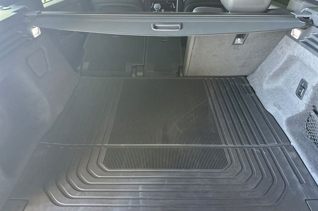 New 2026 Santorini Black Land Rover Dynamic SE image 14
