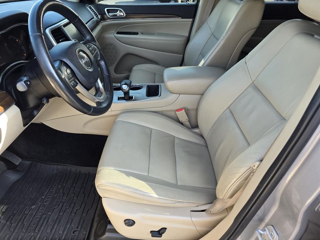 Used 2015 Billet Silver Metallic Clearcoat Jeep Limited image 9