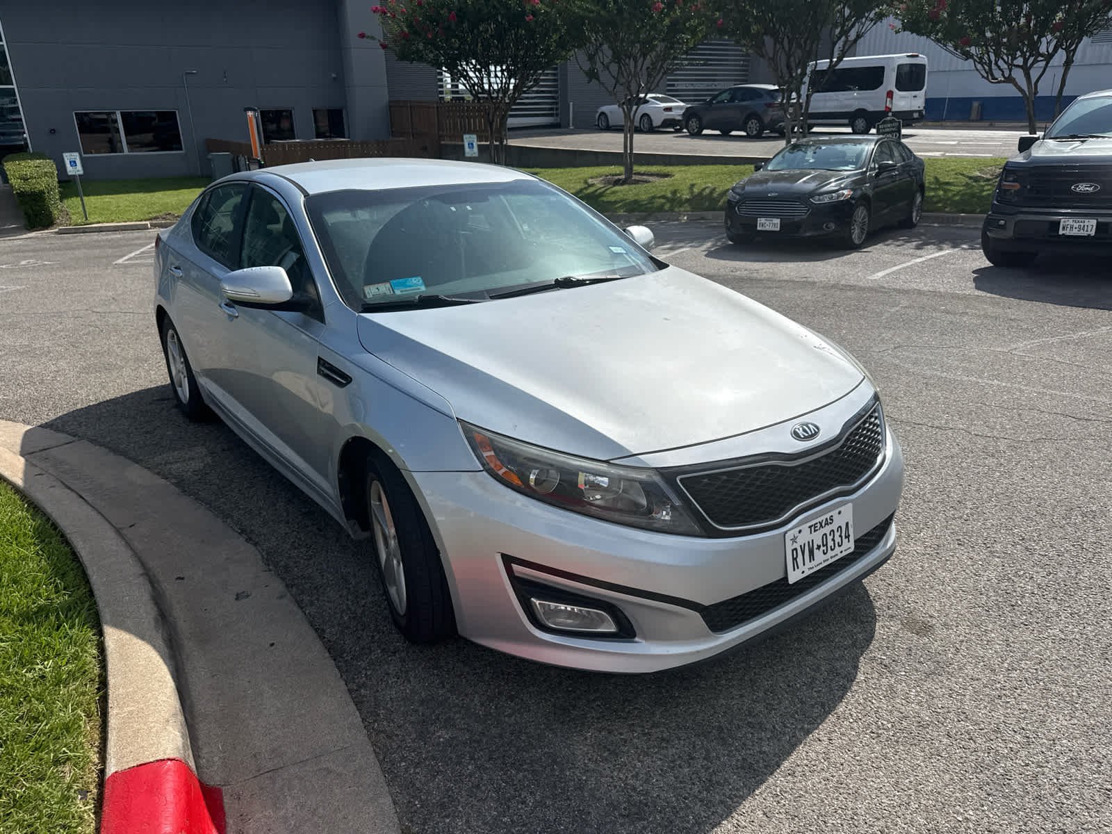 Used 2015 Sparkling Silver Kia LX image 2
