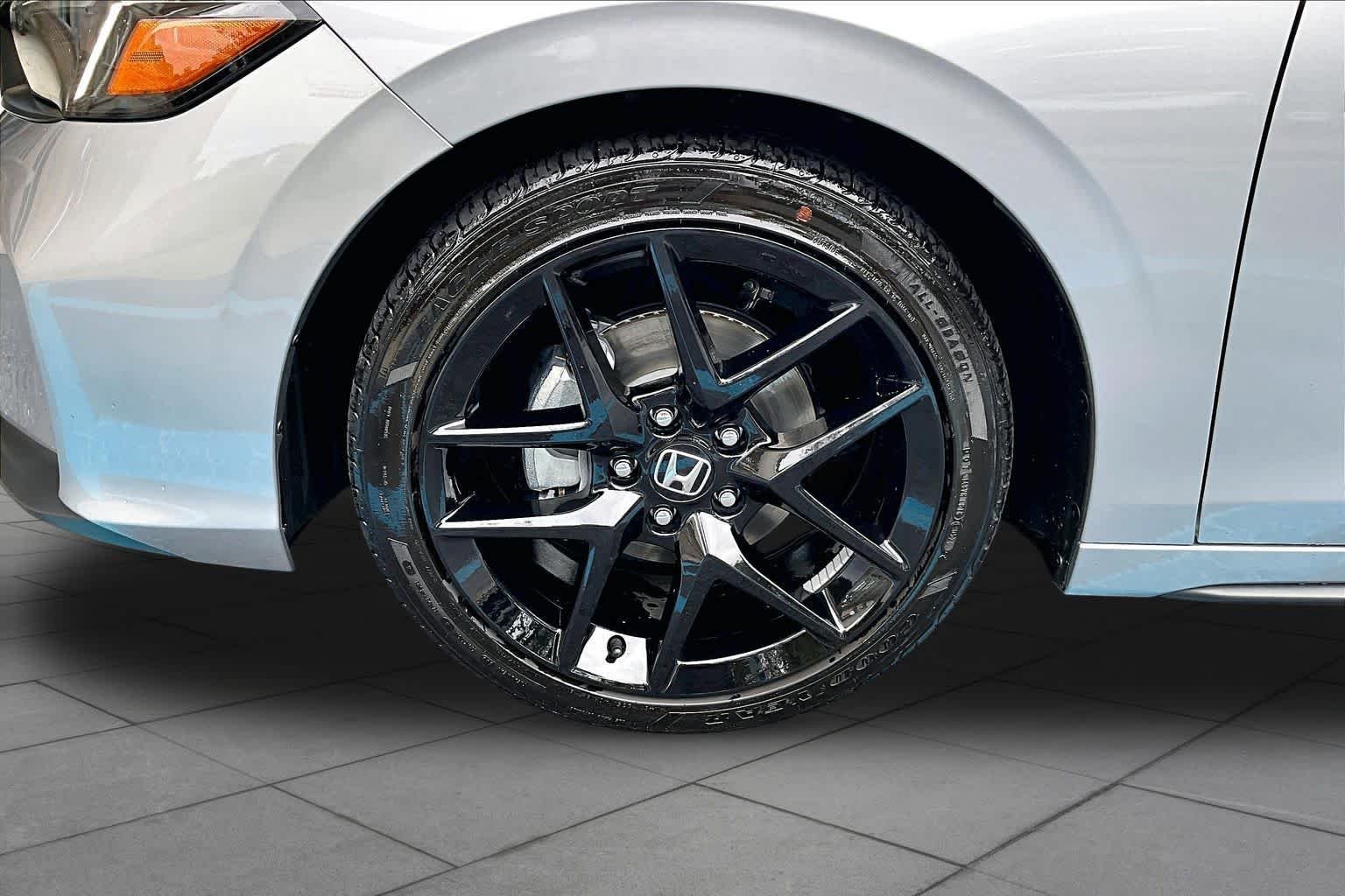 2026 Honda Civic Hatchback Sport - Photo 11