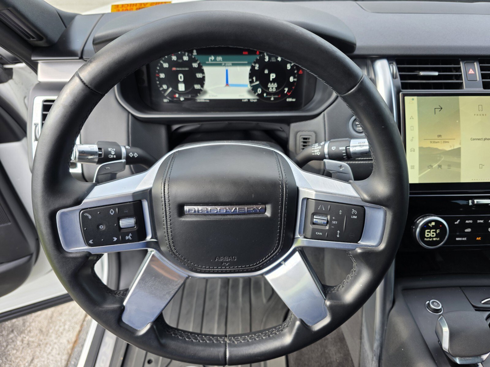 Certified Used 2022 Fuji White Land Rover HSE R-Dynamic image 17
