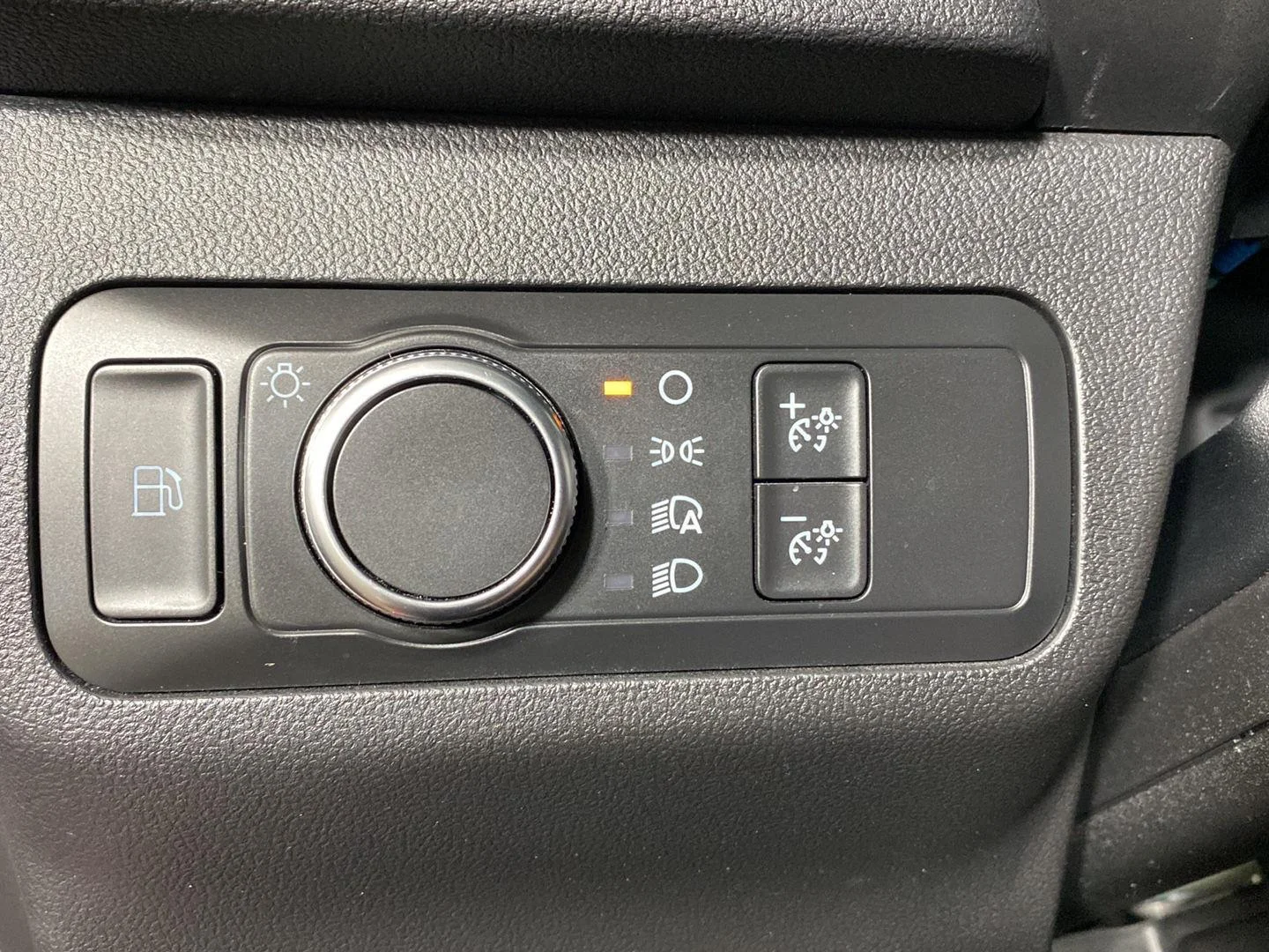 Used 2021 Red Metallic Ford SE image 24