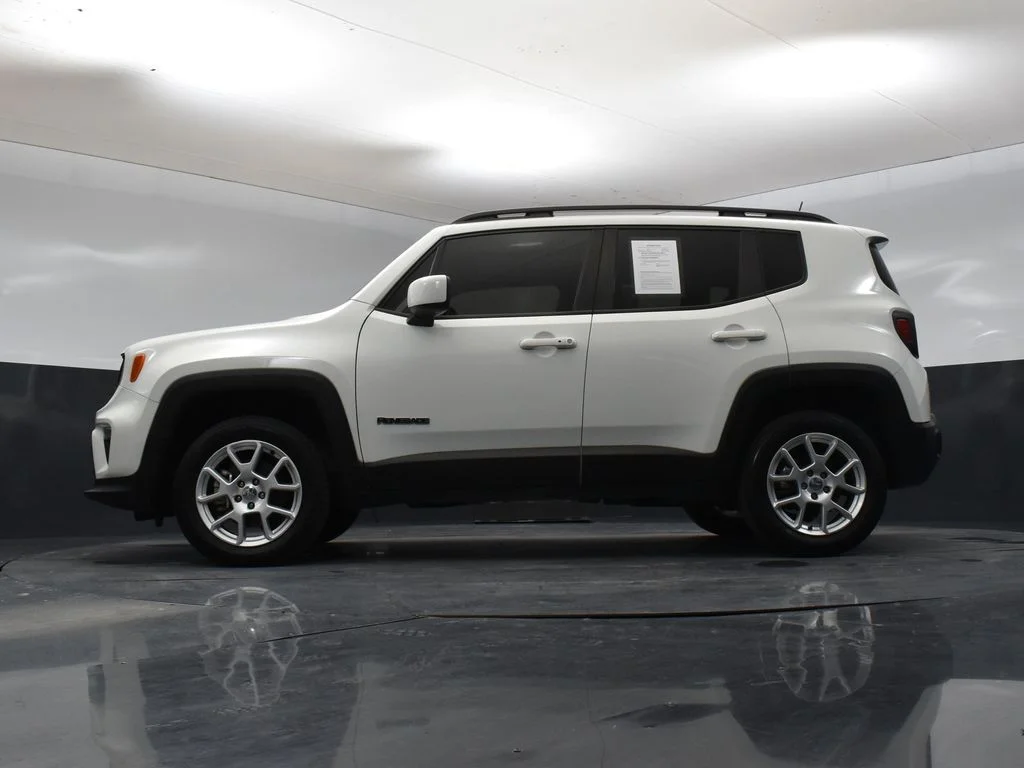 Certified Used 2021 White Jeep Latitude image 31
