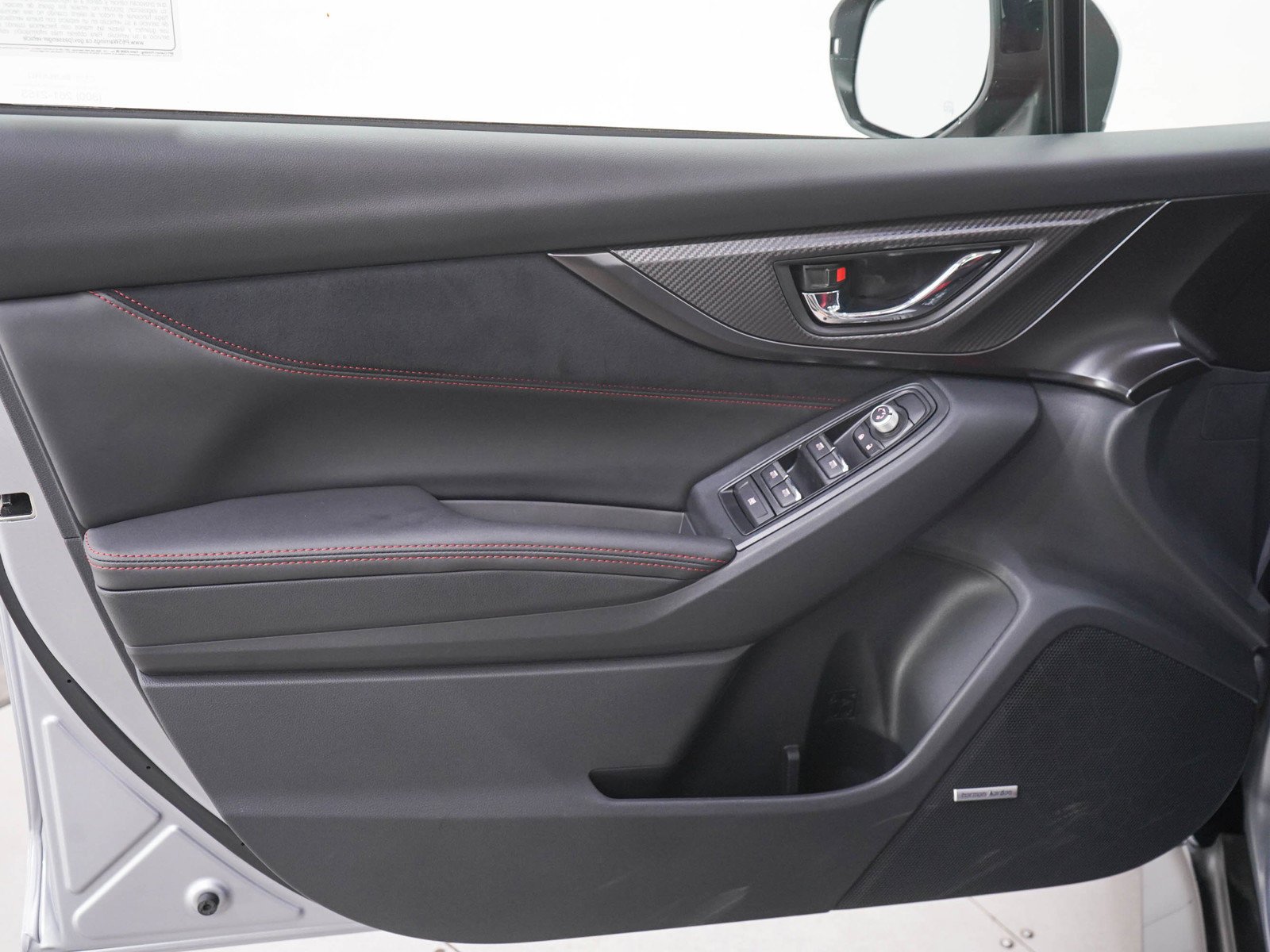 Used 2025 Ice Silver Metallic Subaru Limited image 19