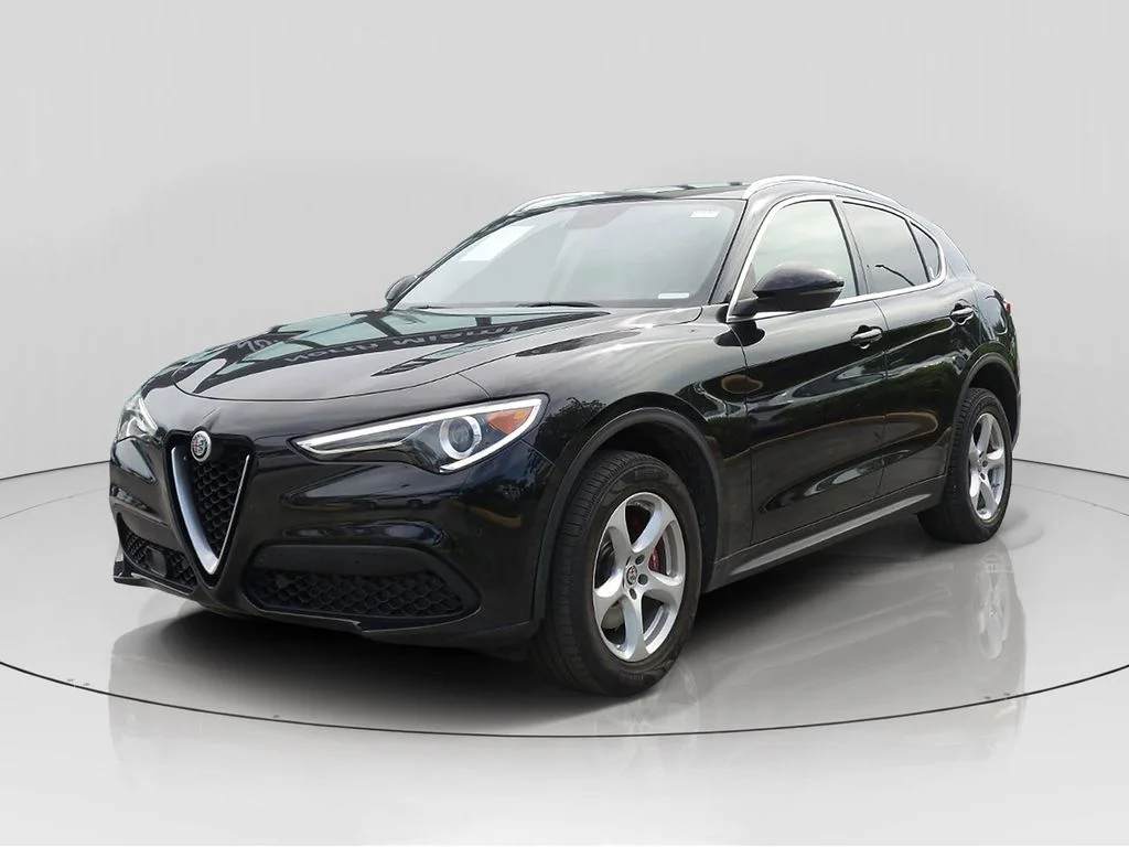 Used 2019 Black Alfa Romeo Base image 3