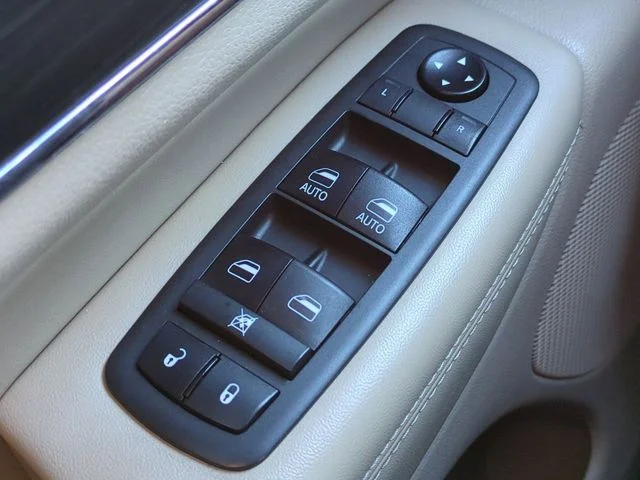 Certified Used 2019 White Jeep Limited image 24