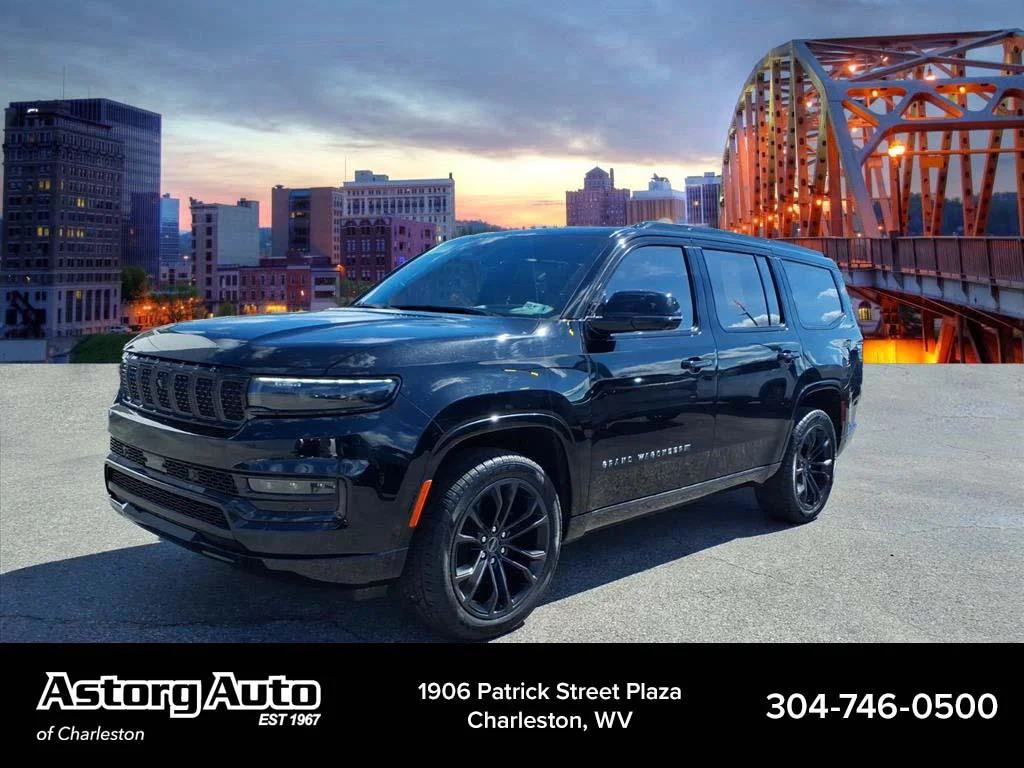 Used 2023 Diamond Black Crystal Pearlcoat Jeep Series II Obsidian image 7