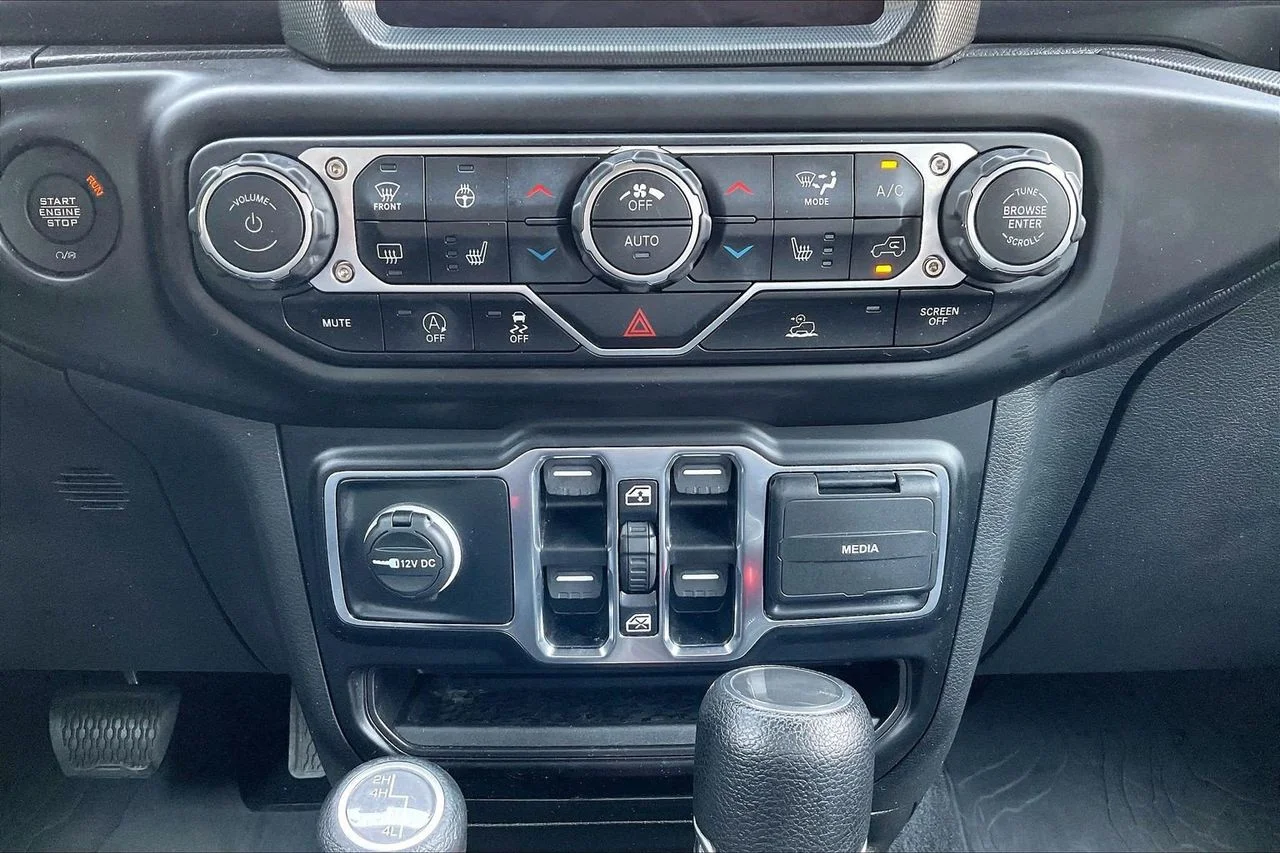 Used 2023 White Jeep Sport image 18