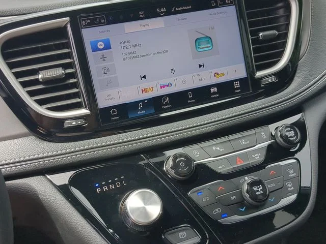 2026 Chrysler Pacifica Select - Photo 40
