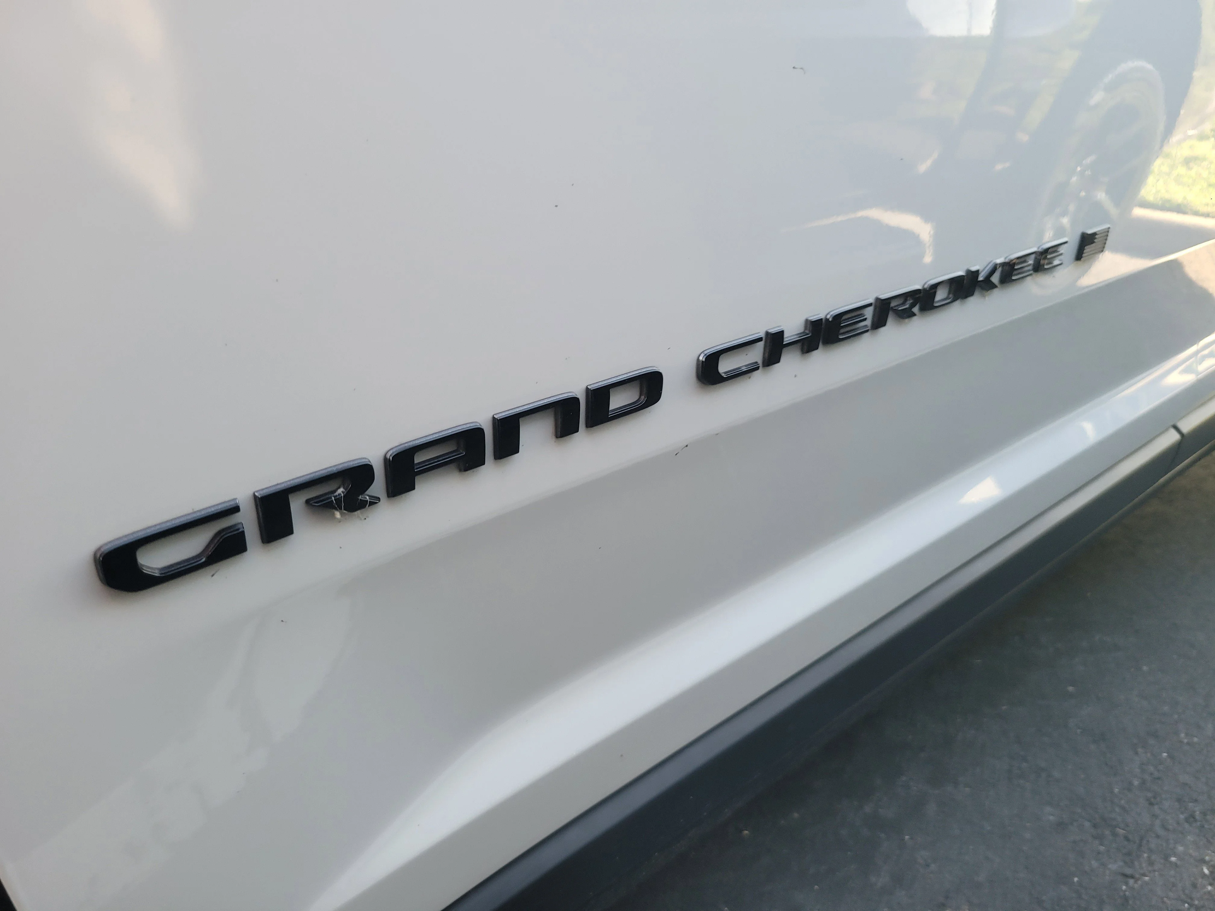 Used 2023 Bright White Clearcoat Jeep Limited image 9