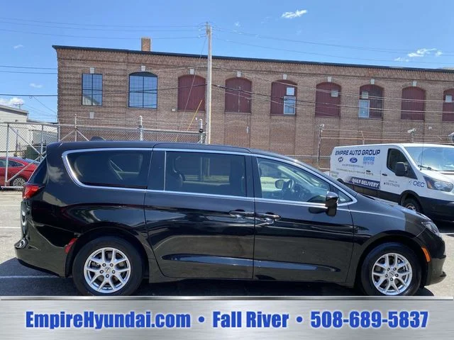 Used 2023 Black Chrysler LX image 23