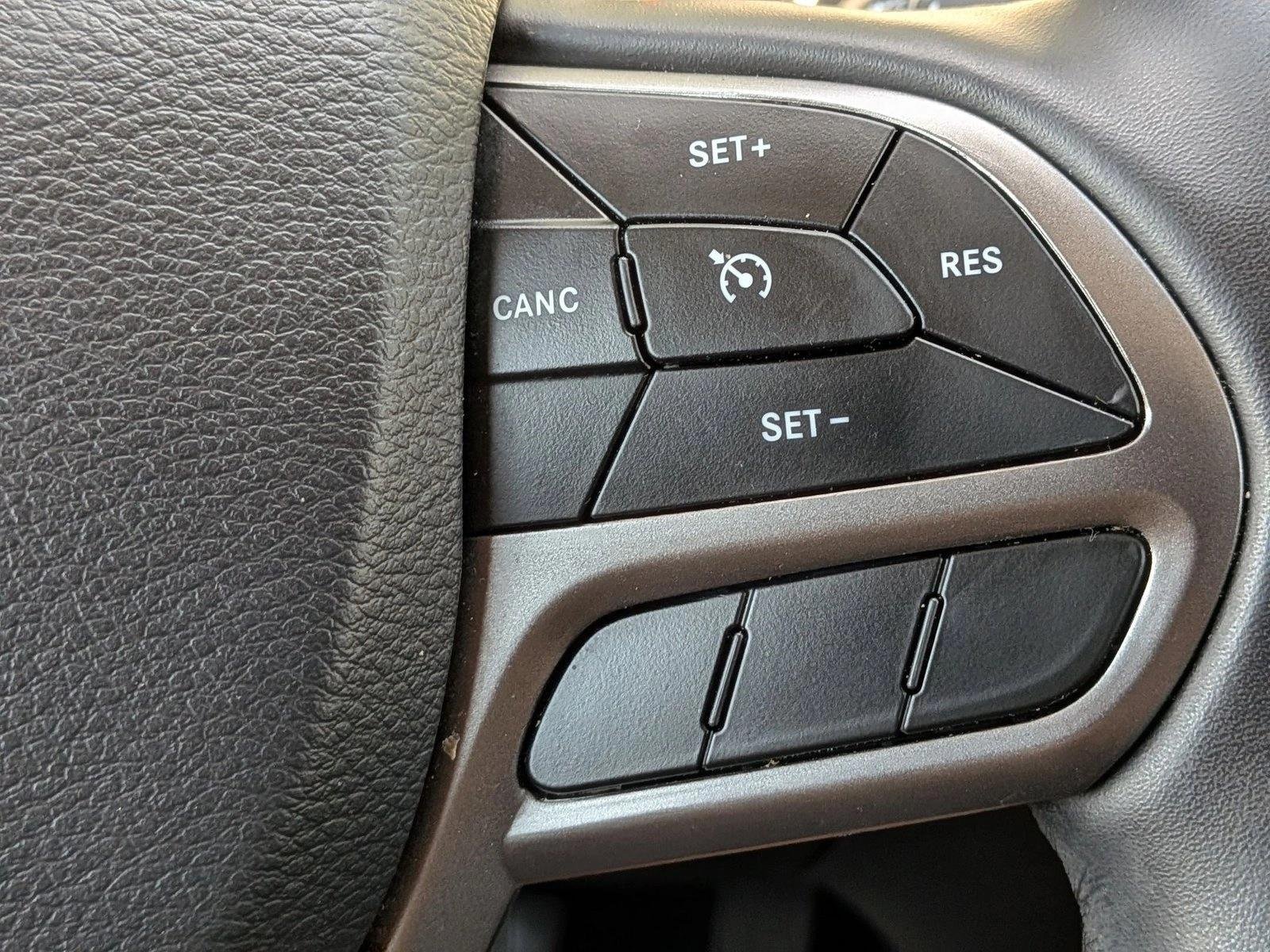 Used 2020 Diamond Black Crystal Pearlcoat Jeep Limited image 15