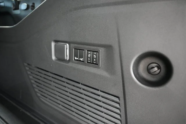 2026 GMC Yukon XL Denali Ultimate - Photo 36