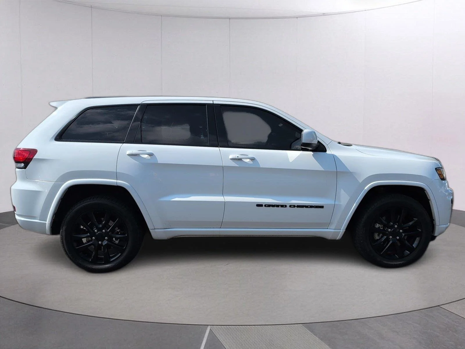 Used 2022 Bright White Clearcoat Jeep Laredo X image 8