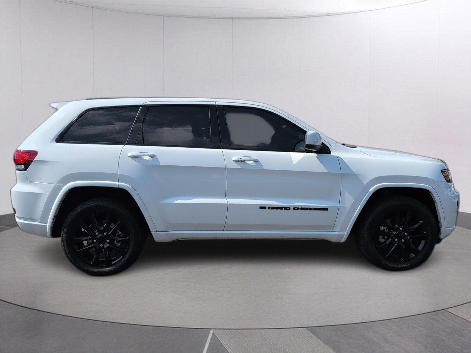 Used 2022 Bright White Clearcoat Jeep Laredo X image 8