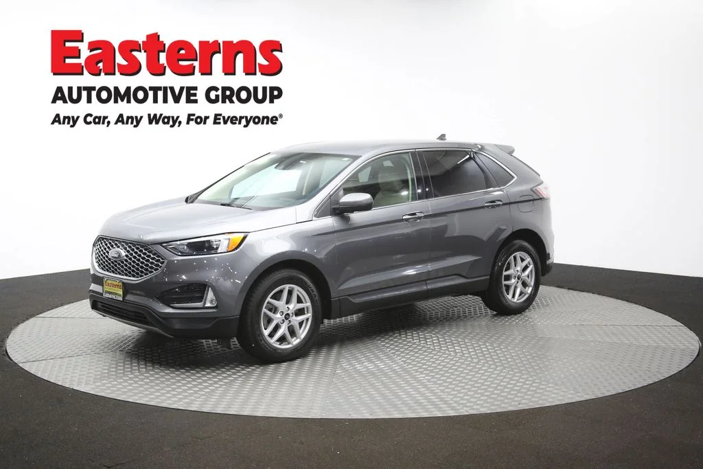 Used 2023 Gray Ford SEL image 56