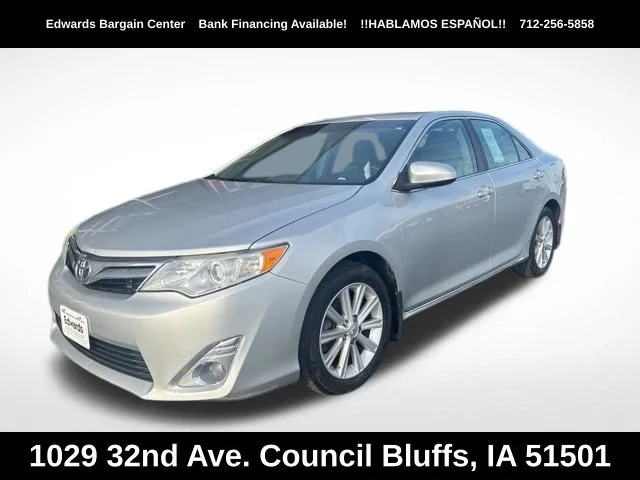 Used 2014 Silver Toyota XLE image 3