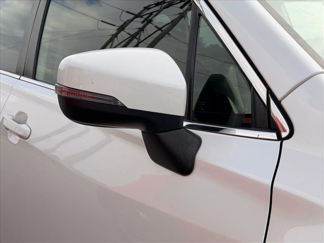 Used 2021 Crystal White Pearl Subaru Limited image 6