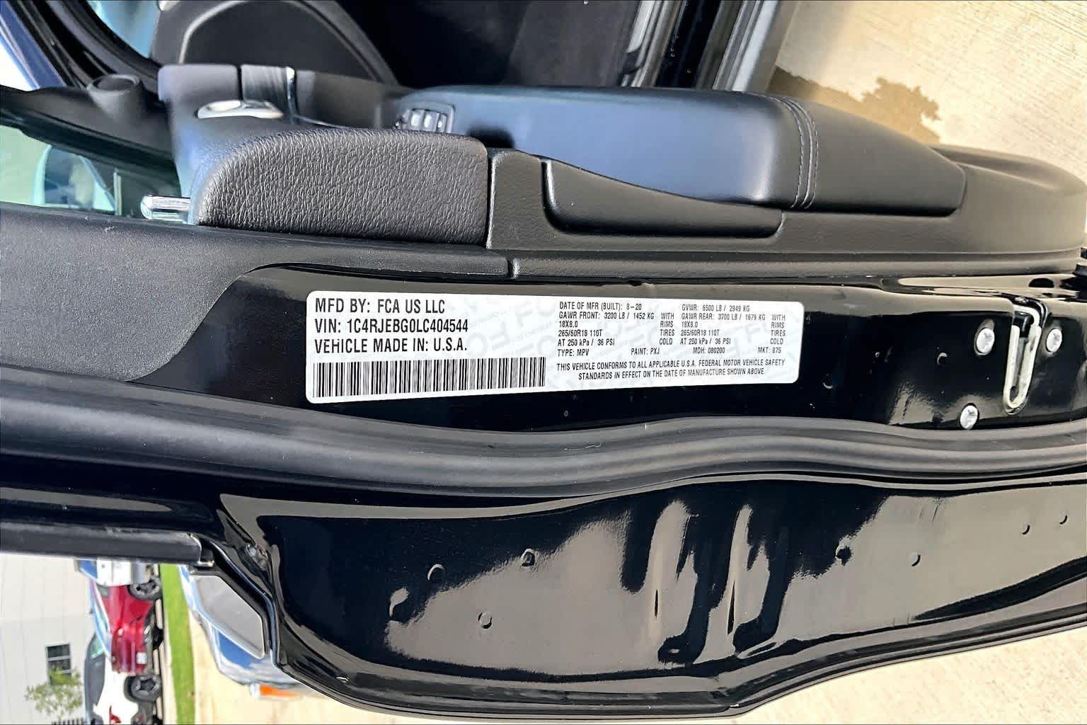 Used 2020 Diamond Black Crystal Pearlcoat Jeep Limited image 32