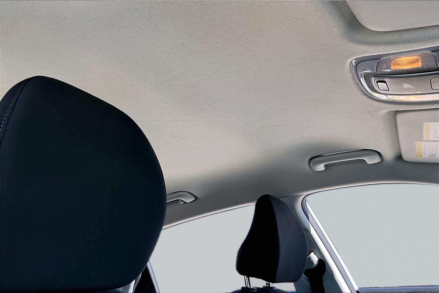 Certified Used 2025 Atlas White Hyundai SEL image 14