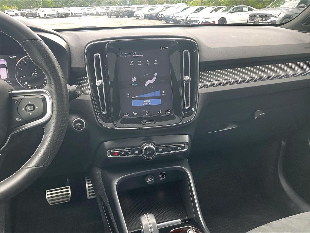 Used 2021 Black Volvo R-Design image 18