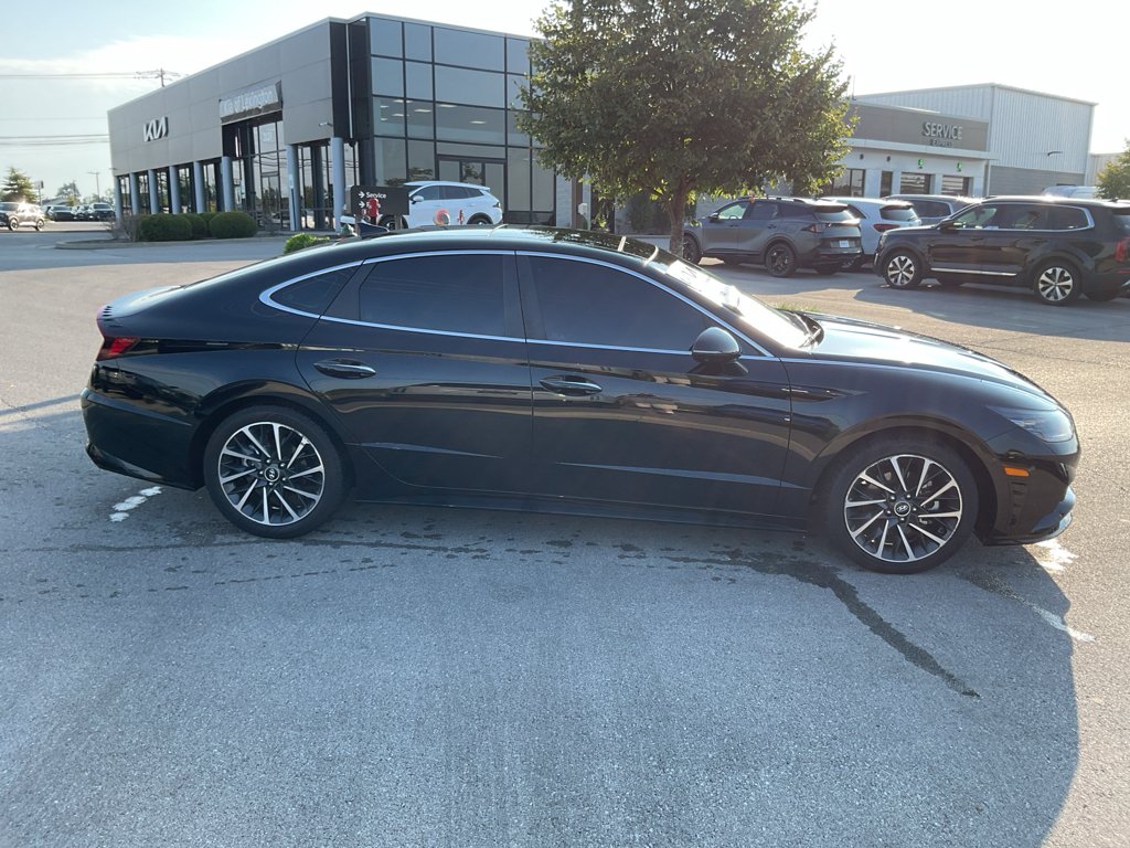 Used 2023 Onyx Black Hyundai Limited image 11