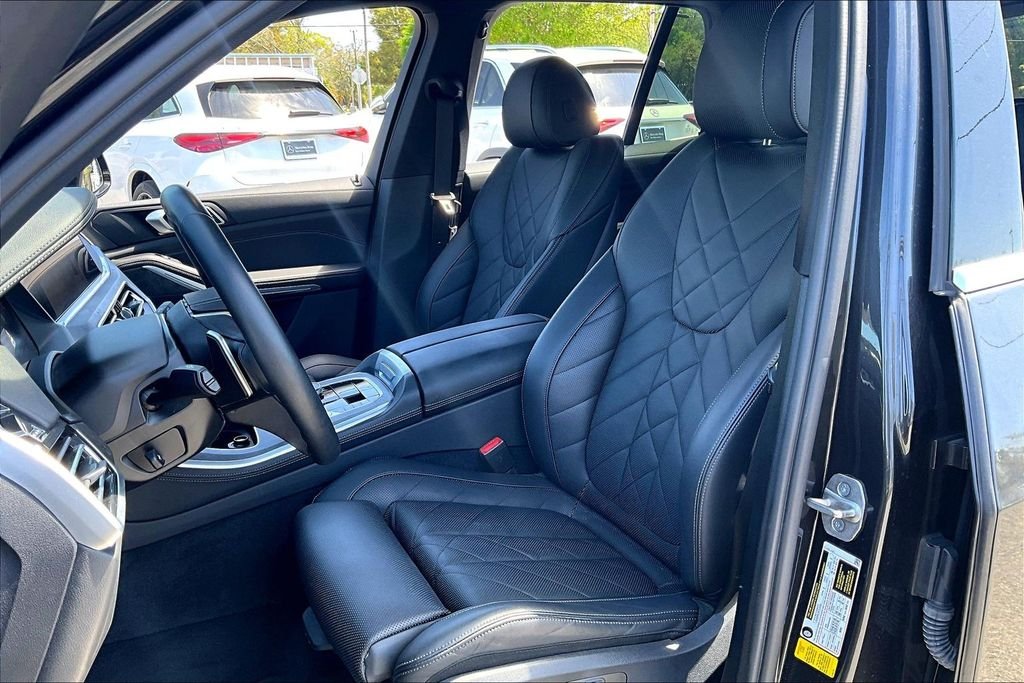 Used 2023 Gray BMW sDrive40i image 18