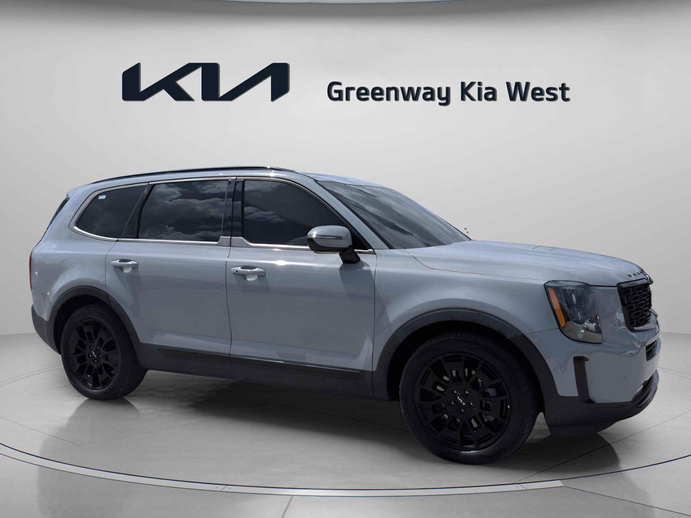 Certified Used 2022 Wolf Gray Kia SX image 1