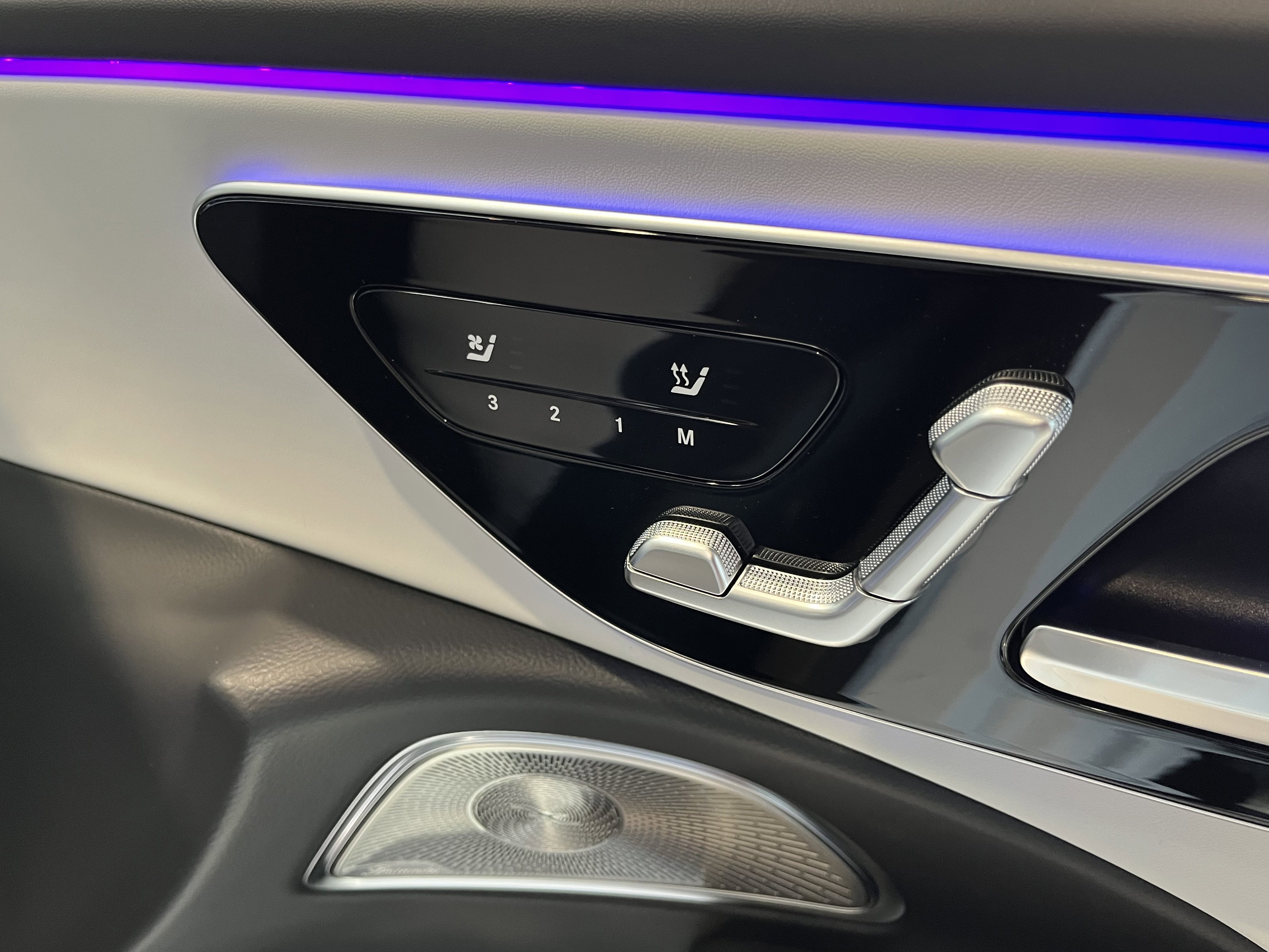 New 2026 MANUFAKTUR Moonlight White Magno Mercedes-Benz AMG® E 53 E image 21