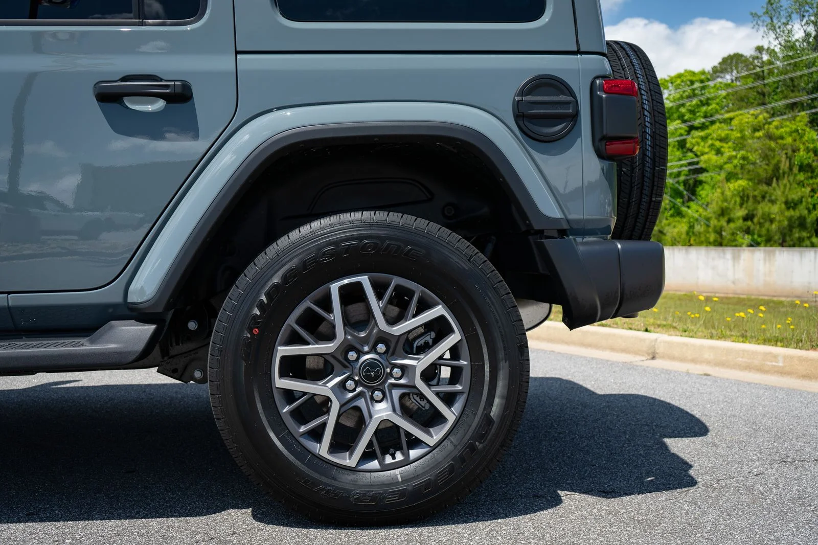New 2026 Anvil Clear-Coat Exterior Paint Jeep Sahara image 6