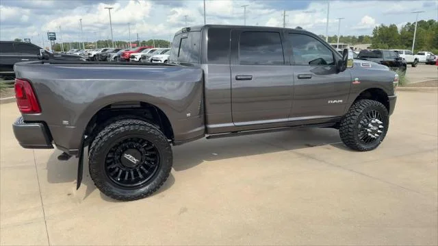 New 2026 Granite Crystal Metallic Clear-Coat Exterior Paint RAM Laramie image 9