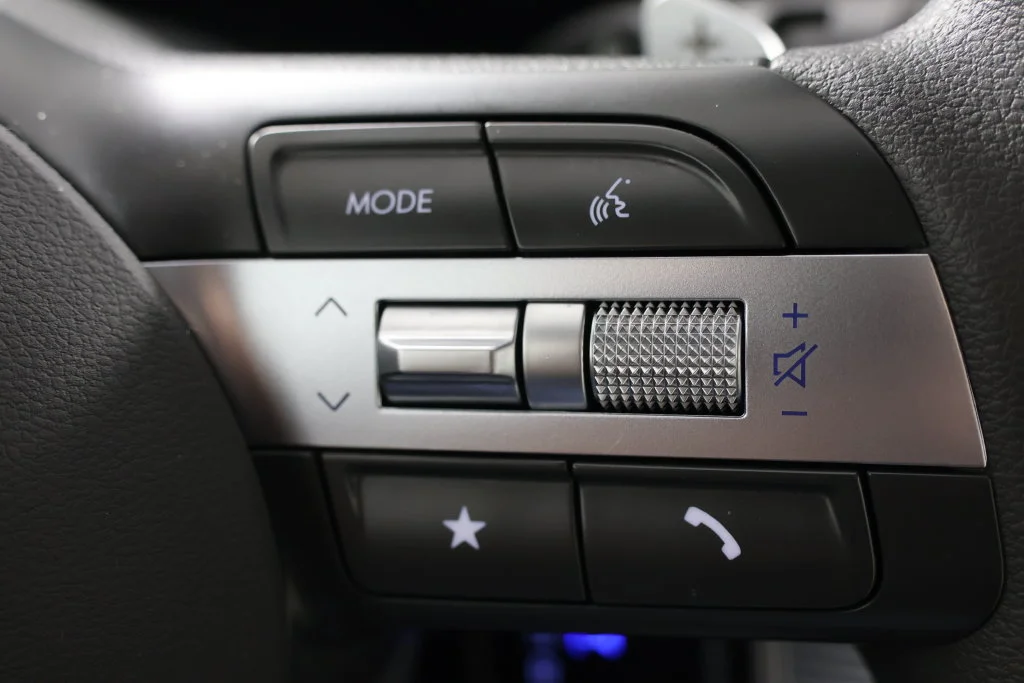 Used 2025 Red Hyundai SEL image 12